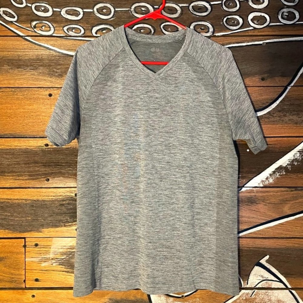 Uniqlo mens V-Neck